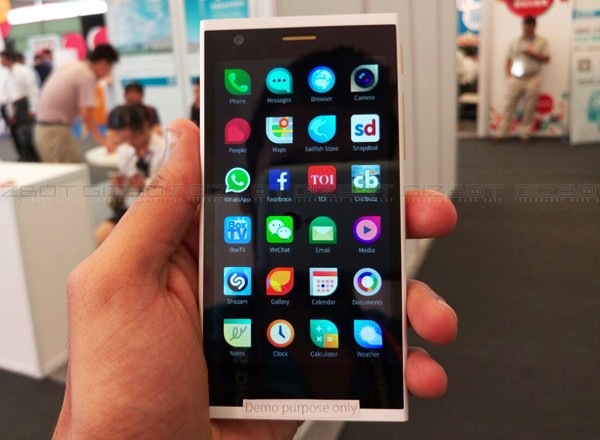 15-1436937365-intex-aqua-fish-image-7